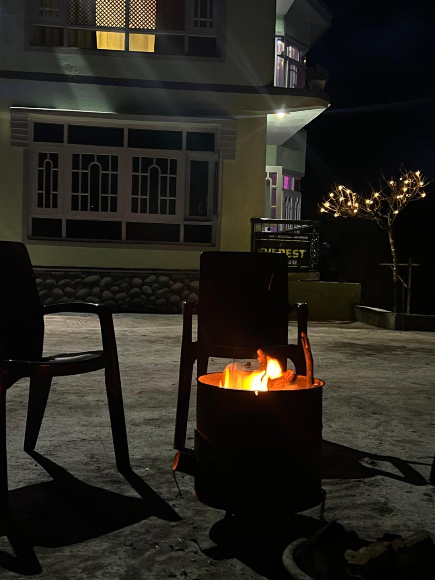 Everest Guest House Gulmarg Exterior foto