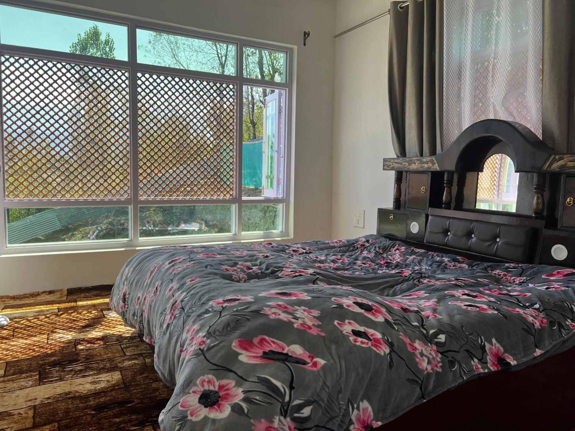 Everest Guest House Gulmarg Exterior foto